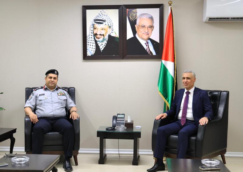 الوزير قنديل يبحث مع اللواء ثوابته سبل تعزيز التنسيق لمواجهة التحديات الناجمة عن ممارسات الاحتلال