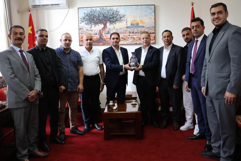 السفير عواد يشيد بالدعم الصيني في تدريب الكوادر الفلسطينية بمجالات التنمية الاقتصادية والمناطق التجارية الحرة