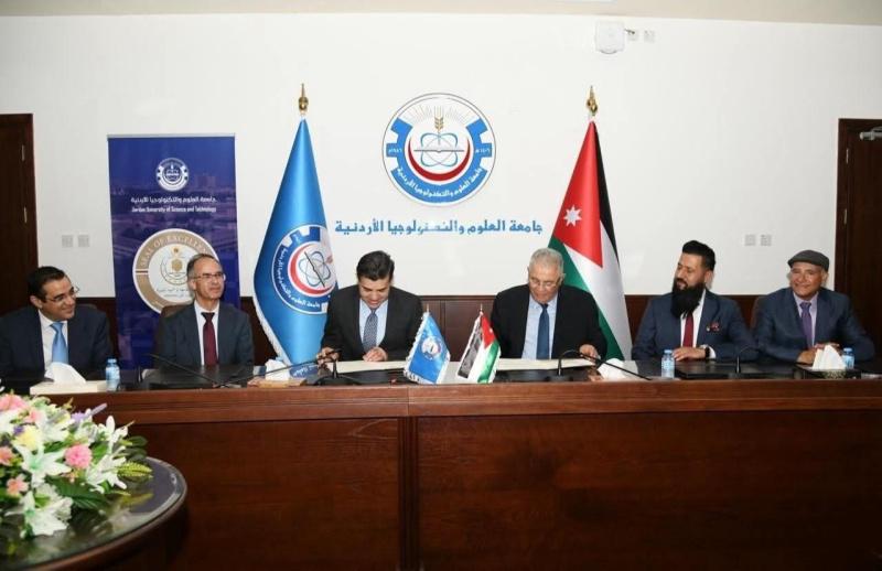 رئيس جامعة القدس يوقع مذكرة تفاهم مع جامعة العلوم والتكنولوجيا الأردنية لتعزيز التعاون الأكاديمي والبحثي