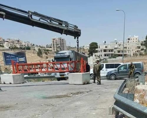 الاحتلال يضع مكعبات إسمنتية تمهيدا لتركيب بوابة عسكرية شمال غرب القدس