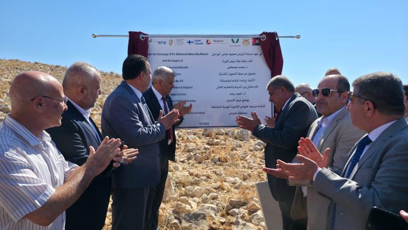 وزير التربية يضع حجر الأساس لمدرسة مهنية ويتفقد المدارس الصيفية في طوباس