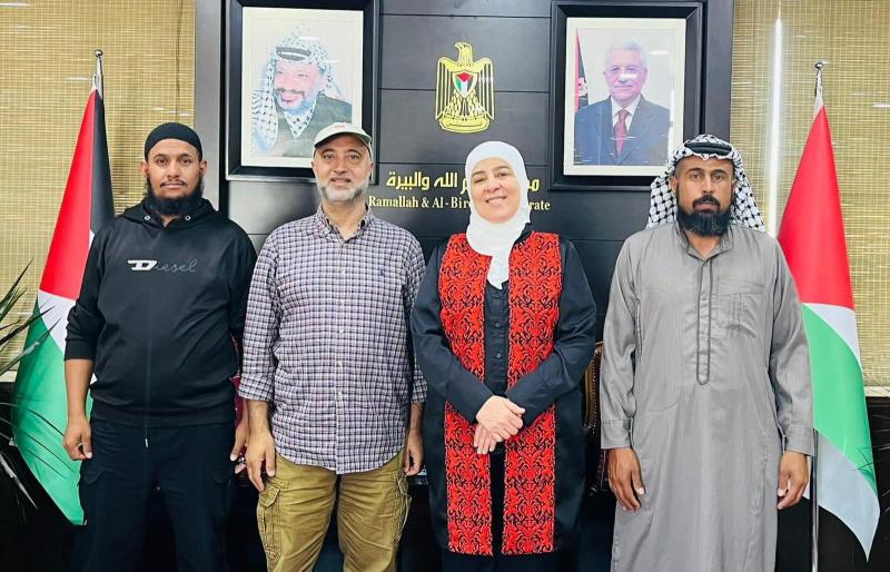 غنام خلال تسليم مساعدات واعلافاً لتجمع أبو فزاع: سنواصل دعم التجمعات البدوية وترسيخ صمودها