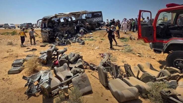 مصرع 35 شخصا وإصابة 30 آخرين إثر حادث سير مروع في سوريا
