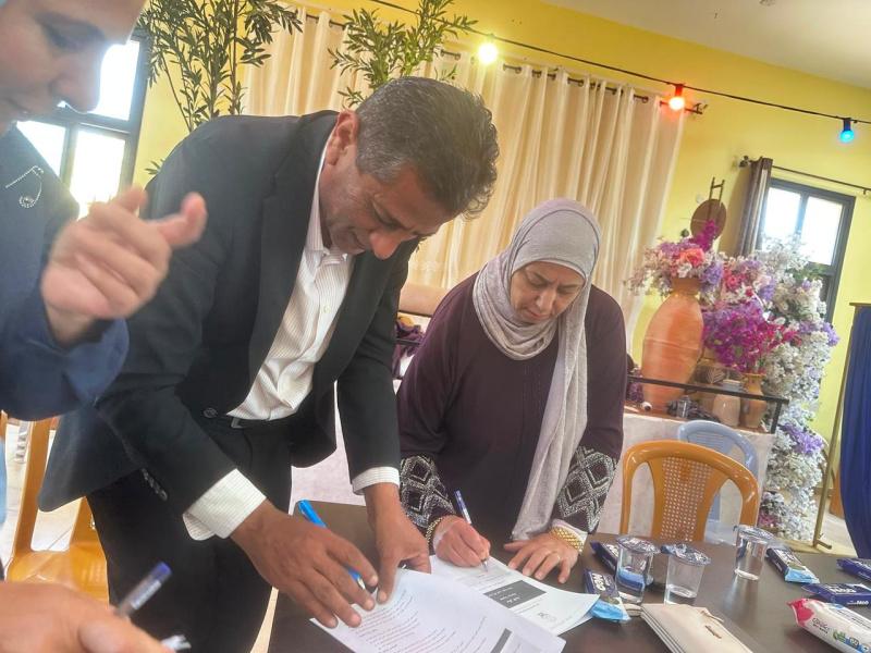 بالصور: توقيع ميثاق شرف يوحّد جهود مجلس الظل النسوي والمجلس القروي في دير الحطب لتعزيز الشراكة والتنمية
