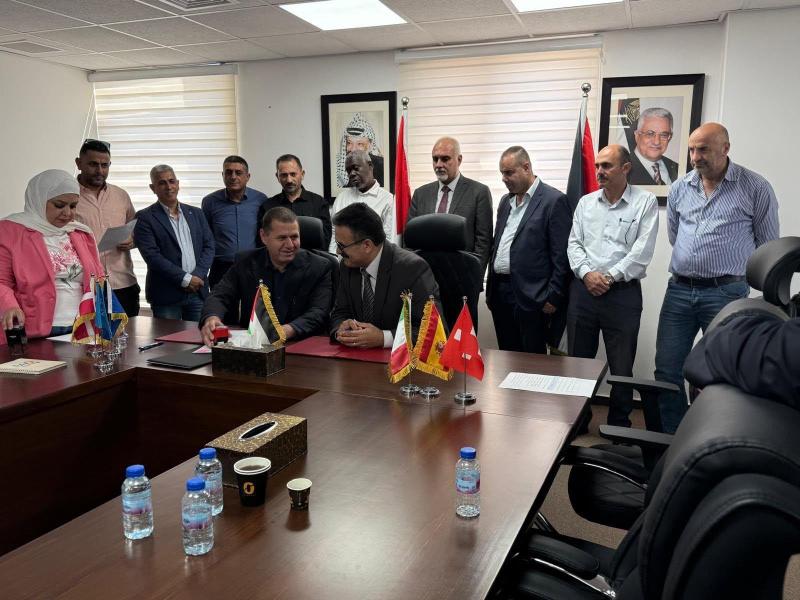 جمعية المشروع الإنشائي العربي توقّع اتفاقية لتنفيذ نظام طاقة شمسية بقدرة 150 كيلوواط