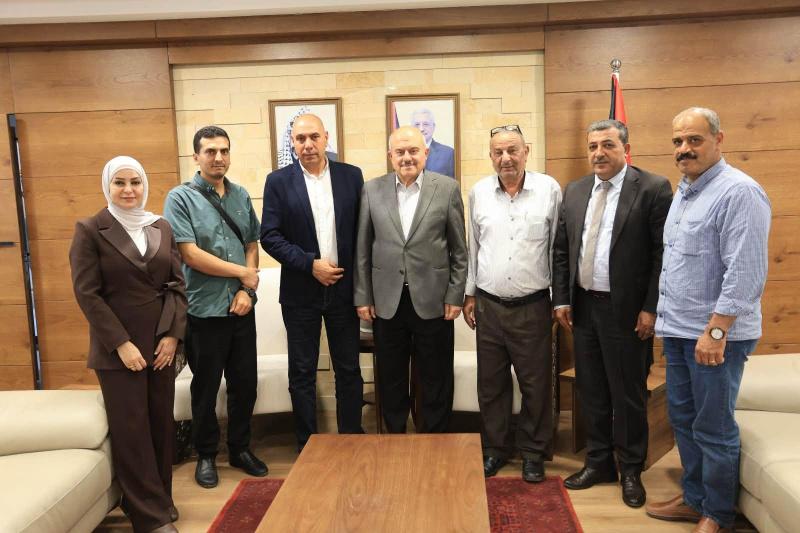 وزير الحكم المحلي يبحث مع رئيس بلدية برقين الاحتياجات التطويرية للمدينة