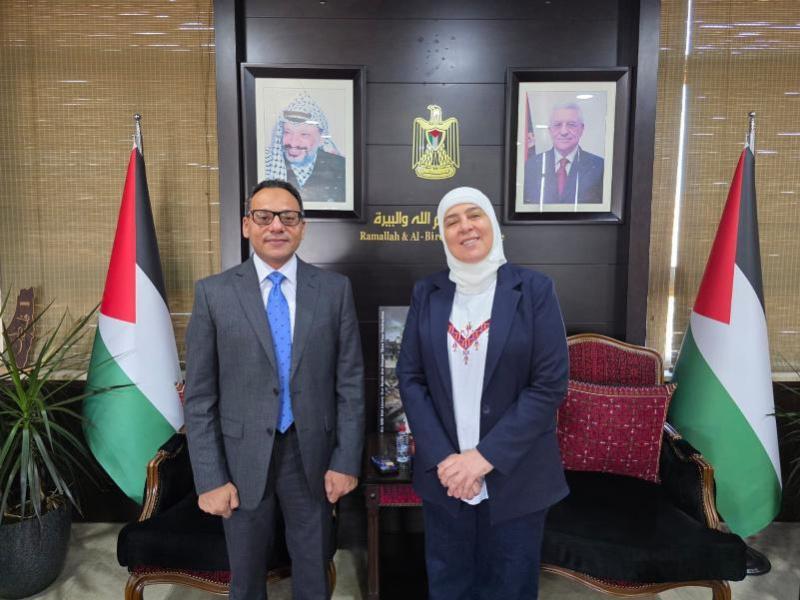 غنام تبحث مع القنصل المصري الجديد المستجدات على الساحة الفلسطينية