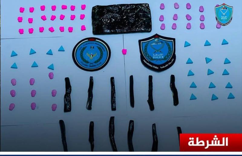 شرطة مكافحة المخدرات تضبط مواد يشتبه أنها مخدرة كانت معدة للترويج في طولكرم