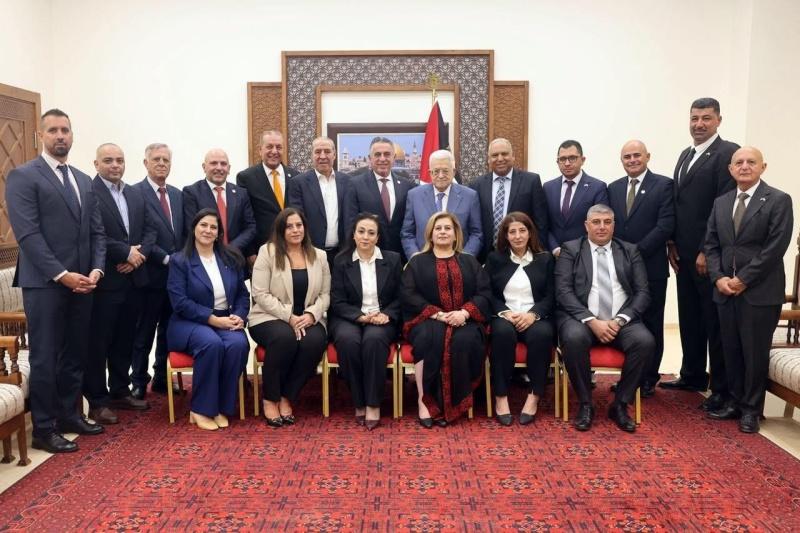 الرئيس عباس يستقبل مجلس بلدية رام الله