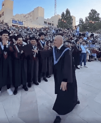 د. أحمد عودة لراية: كل خريجيّ أبنائي ومشاركتي في الرقص عفوية