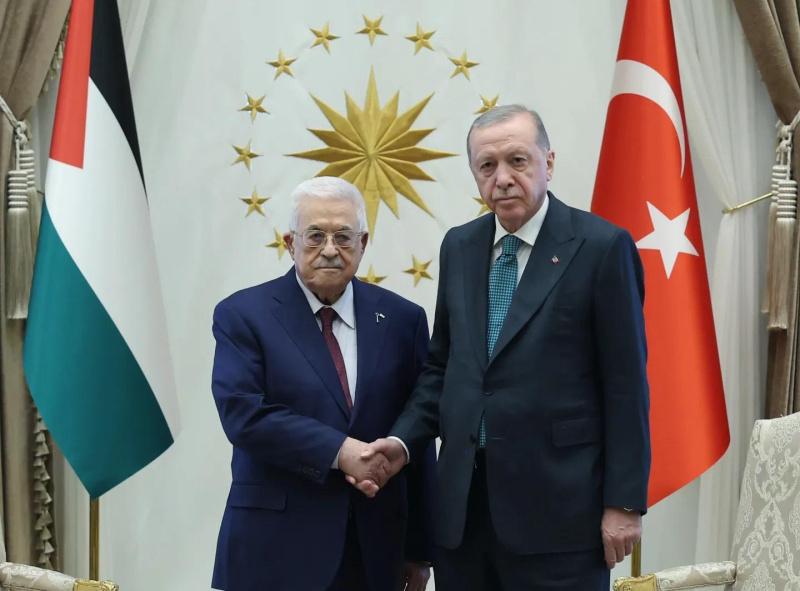الرئيس عباس يبحث مع أردوغان مستجدات الأوضاع والأبعاد السياسية للعدوان.. وتأكيد مشترك على رفض التهجير وإنهاء الاحتلال