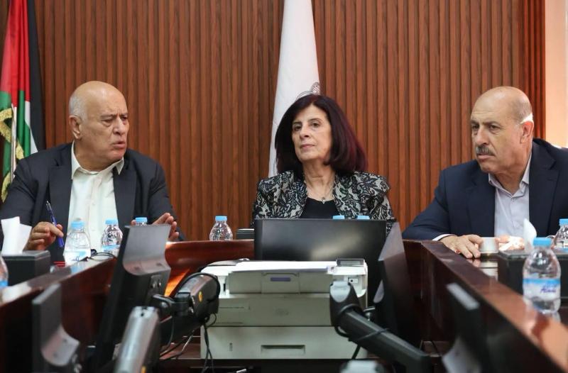 بلدية نابلس والمجلس الأعلى يبحثان دعم تأهيل الملعب البلدي وإنشاء الصالة الرياضية المغلقة