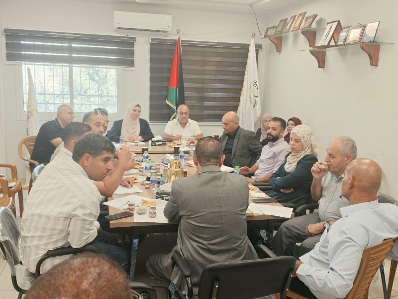 الهيئة العامة للشؤون المدنية تعقد اجتماعاً موسعاً في بلدية بيت لقيا لتعزيز صمود المواطنين والاستعداد لموسم قطف الزيتون