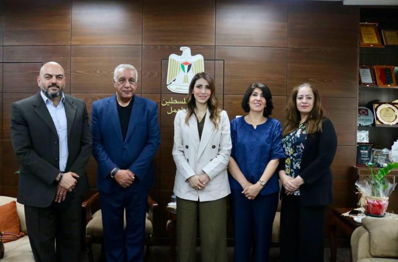 وزارة العمل وجمعية حماية العاملات نحو بيئة عمل آمنة وأجور عادلة