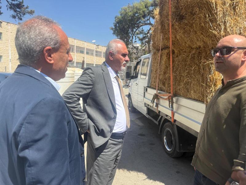 جنين: "الزراعة" توزع مساعدات وإغاثيات على مزارعين ومتضررين في عرابة
