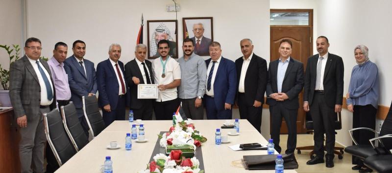 برهم يكرِّم طلبة مُتميزين حقَّقوا إنجازات لافتة في مُسابقات دولية