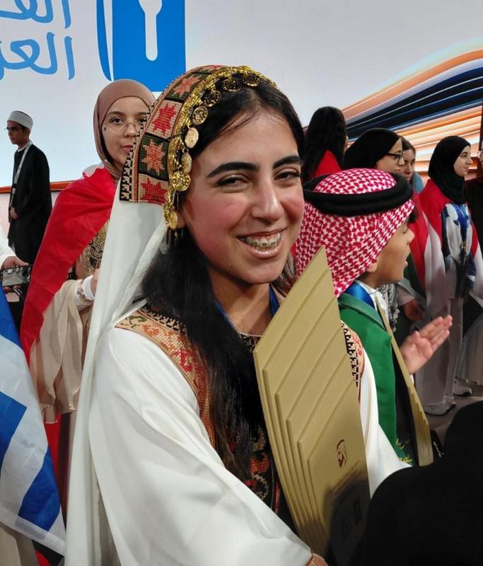 الطالبة الفلسطينية غزل تيم تحرز المركز الثاني في تحدي القراءة العربي 2026