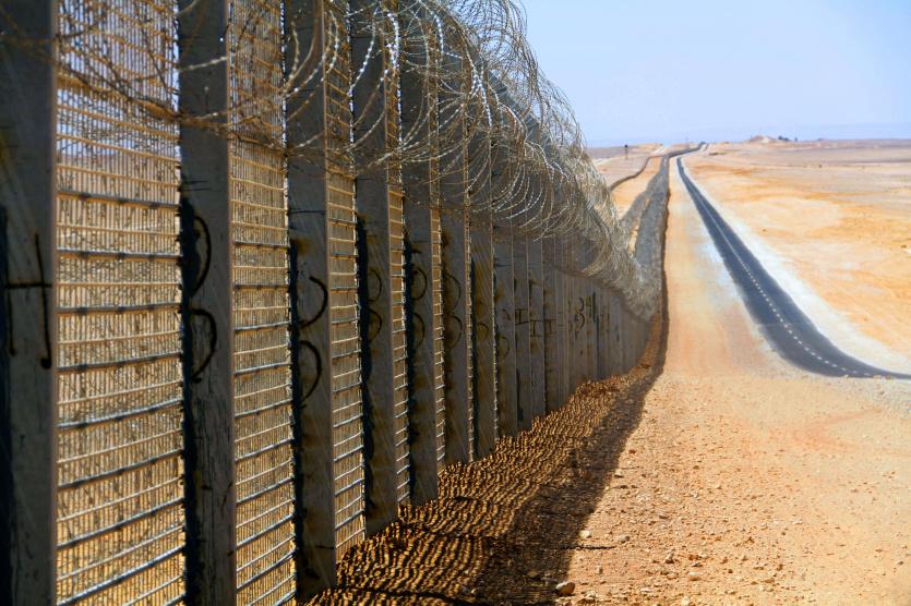 الجدار مع الحدود المصرية