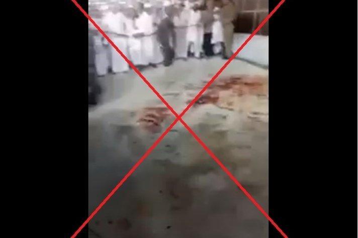 جاء في التعليقات أن هذا الفيديو يظهر خروج الدم من الأرض بالحرم في ذكرى مولد الإمام علي