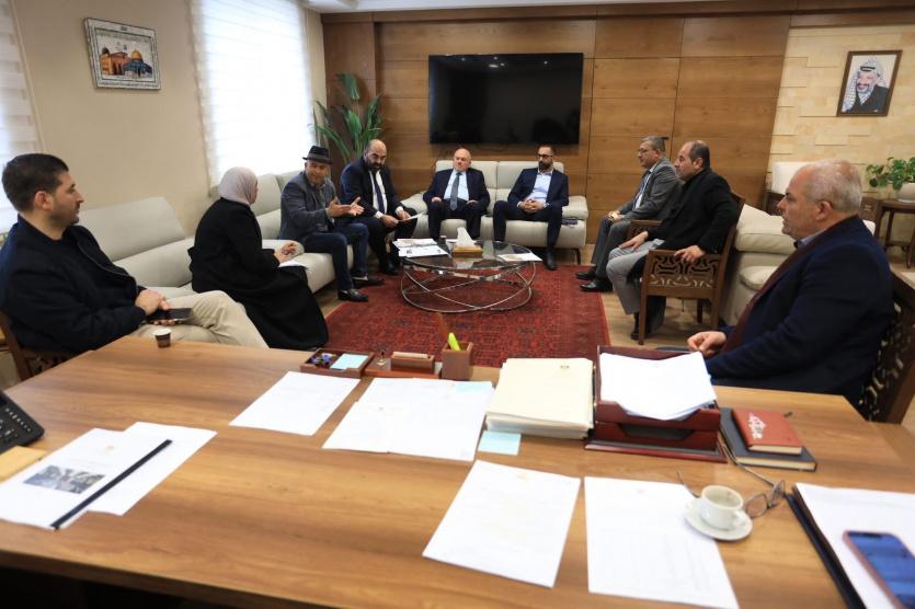 حجاوي يبحث مع بلدية المزرعة الشرقية إجراءات حماية أراضي العاصور من انتهاكات الاحتلال