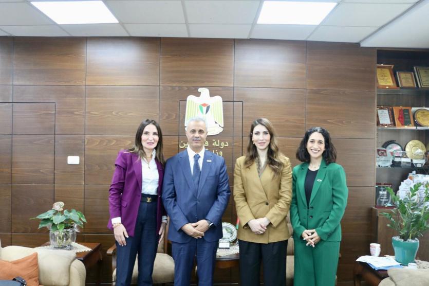 وزارة العمل والبنك العربي يؤكدان أهمية توسيع التعاون لدعم سوق العمل